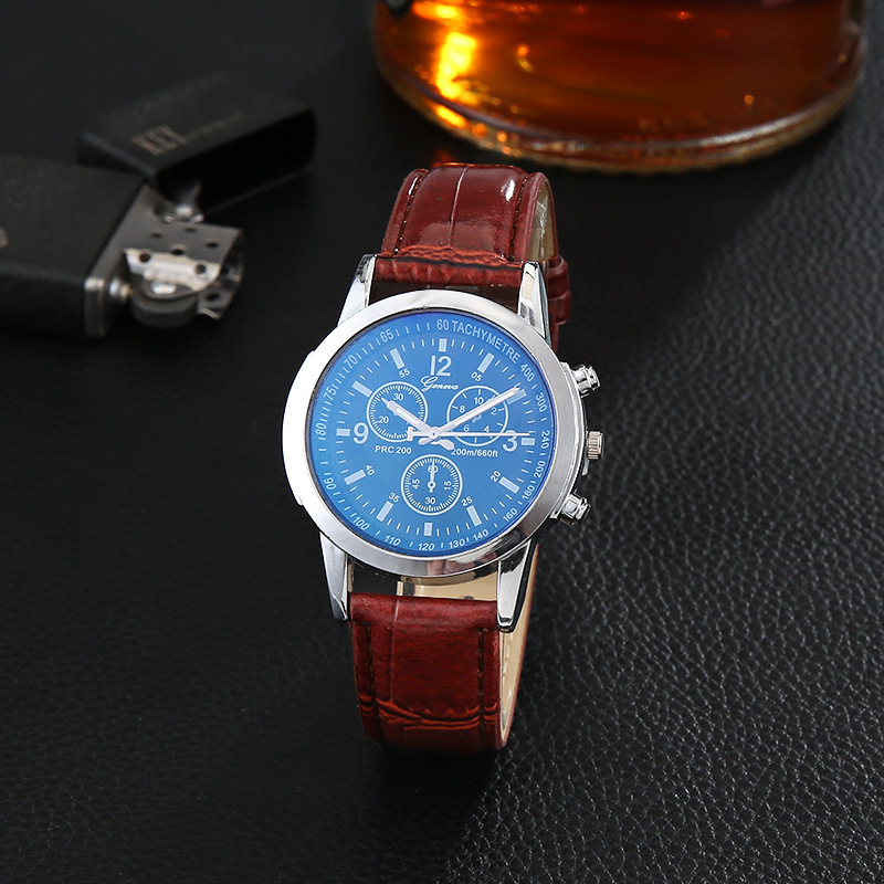 Reloj clásico de cristal de luz azul popular reloj de los hombres de moda de gama alta reloj de la correa del dial del tres-ojo en la acción al por mayor