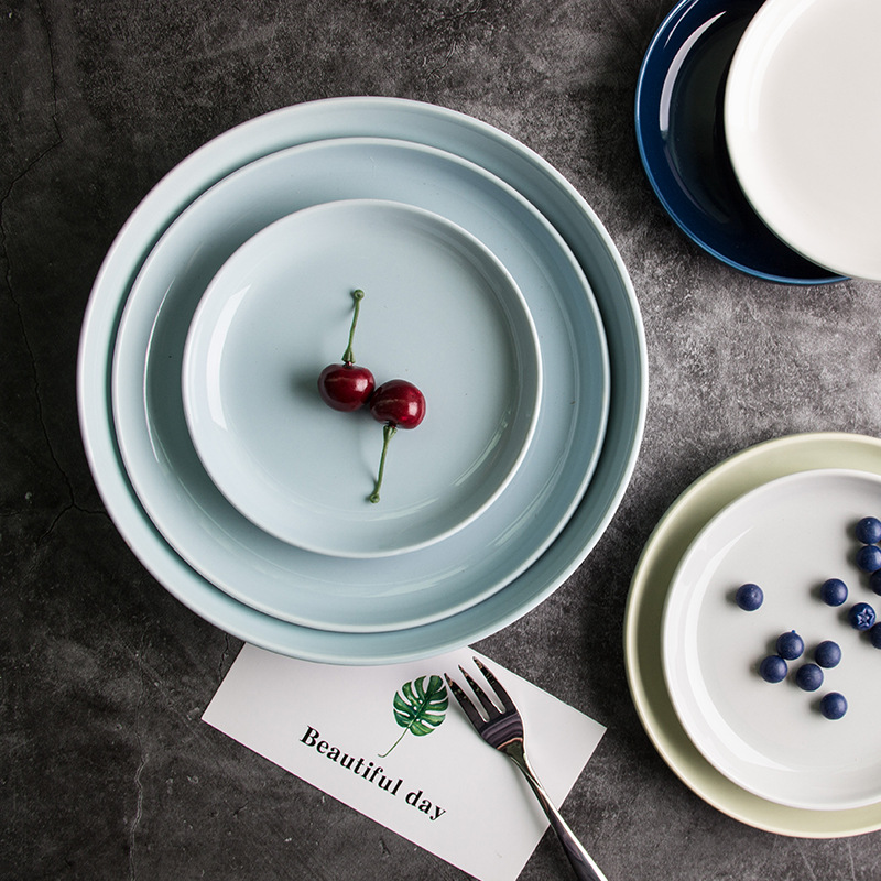 Plato de macaron Ensalada de pescado blanco verde azul claro de cerámica