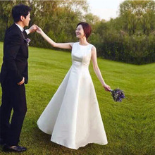 缎面圆领轻婚纱长款2024新款白色简约森系新娘结婚旅拍摄影无袖