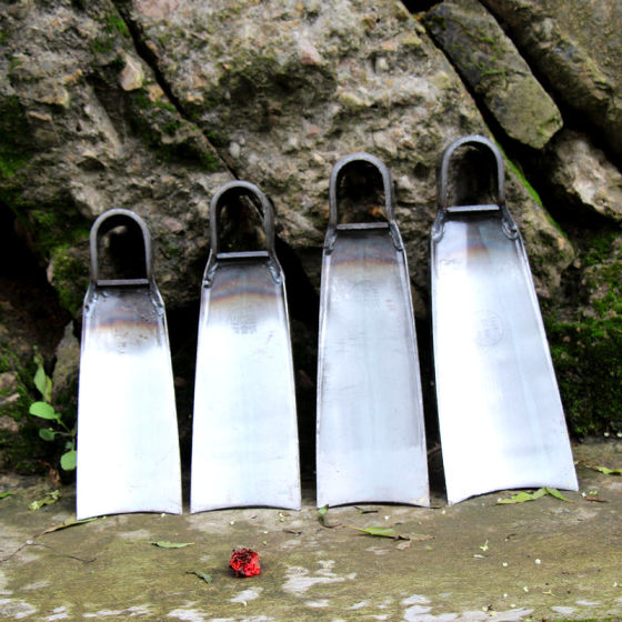 Land opening and digging spring steel hoe wide plate hoe agricultural long handle hoe wooden handle hoe digging artifact garden tools