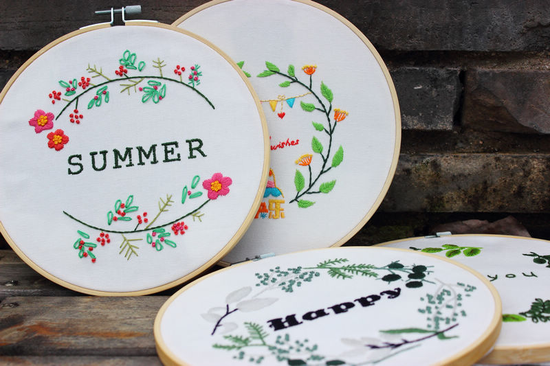 Ventas directas de la fábrica cuatro estaciones Primavera Verano otoño tela hecha a mano DIY principiante bordado europeo flores y plantas paquete material kit costura