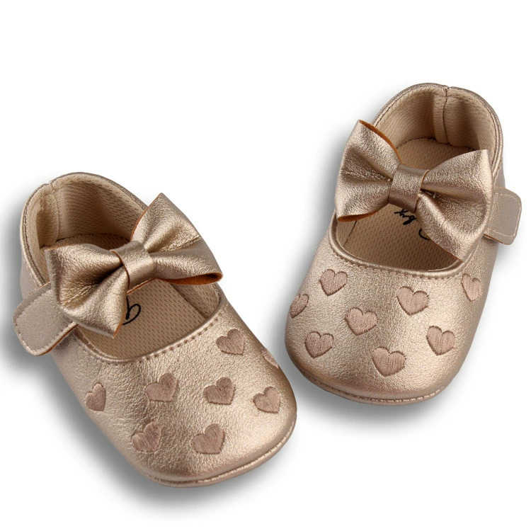 Классические фирменные детские обувь с вышивкой Love Embroidered Baby Shoes Μягкие волны обучающие шаги обувь для торговли детские принцесса обувь BABY ShOES