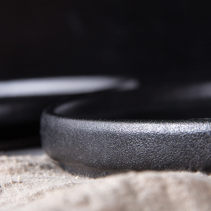 Placa de carne de cerámica esmerilado negro placa de horno redonda placa de sushi esmalte grueso placa de carne a prueba de arañazos hotel de exportación al por mayor