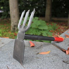 Factory direct sales dual-purpose hoe, gardening flowers and vegetables, three-tooth rake, small hoe, short handle garden agricultural tool