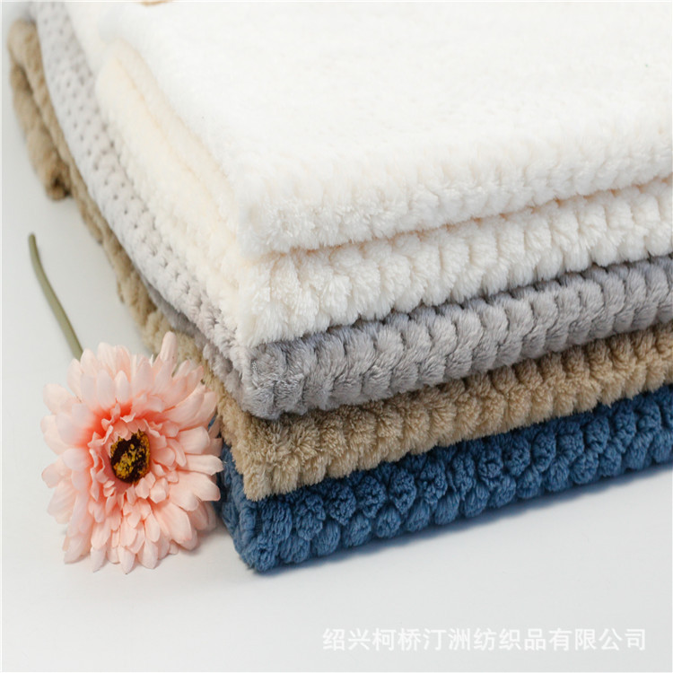厂家直供双面珊瑚绒法兰绒菠萝格花纹秋冬家居服睡衣家纺毛毯布料