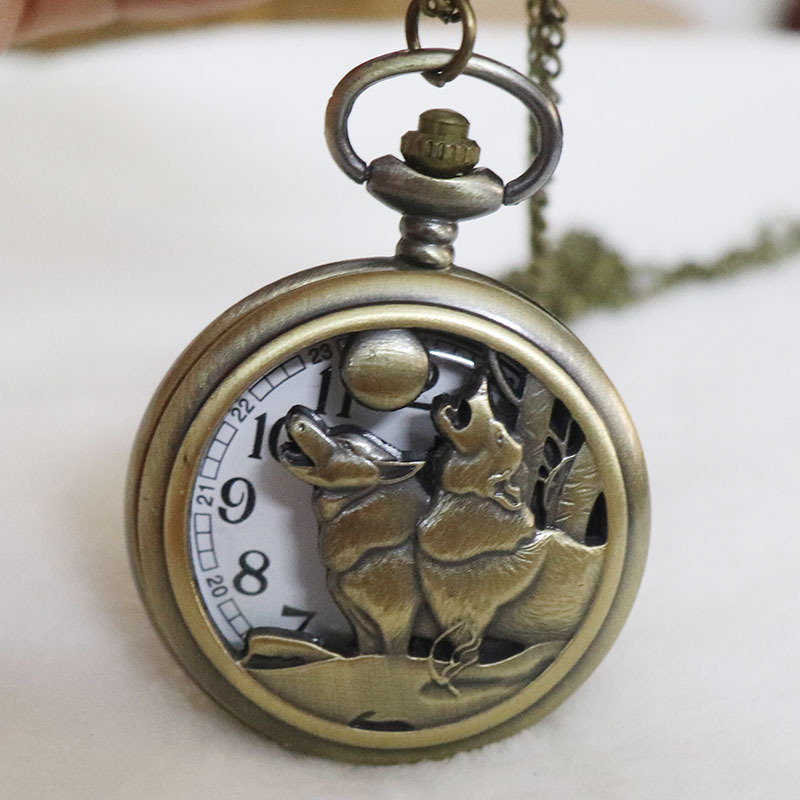 Popular Live-Streamed Export Hot-Selling Vintage Large Pocket Watch Flip Cover Necklace Watch for Men and Women with Hollow Wolf Design and Large Dial