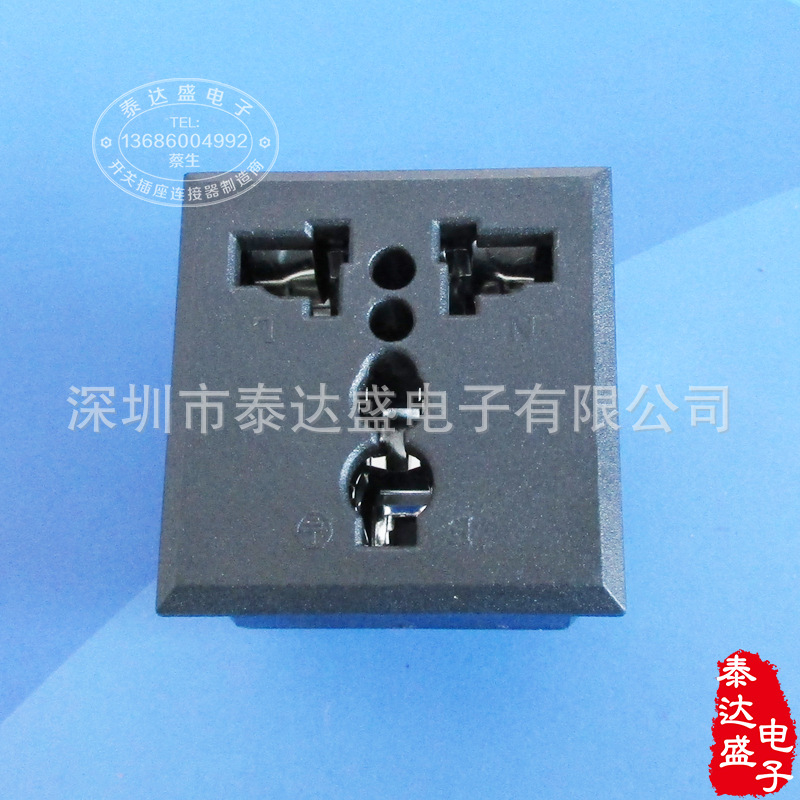 多媒体桌面线盒专用插座大三孔42*40卡式13A多用交流电源插座LH08