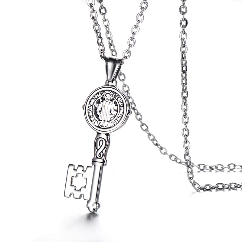 Collar clave de acero de titanio para mujer europeo y americano retro Acero inoxidable cuchara de oro colgante joyería fabricantes femeninos entrega de una pieza