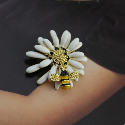 Brooch Korean and Japanese Style Enamel Daisy Little Bee Women's Brooch Corsage Coat Accessory Vintage Style
