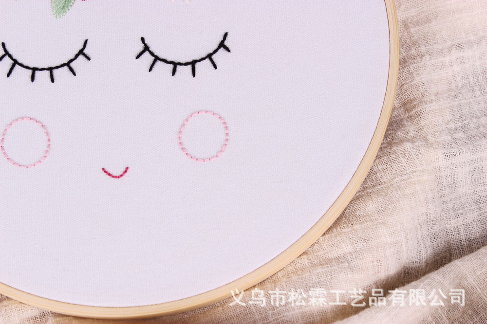 Directo de fábrica tela la historieta DIY novato Europeo bordado flores y plantas material del paquete kit costura traje carácter