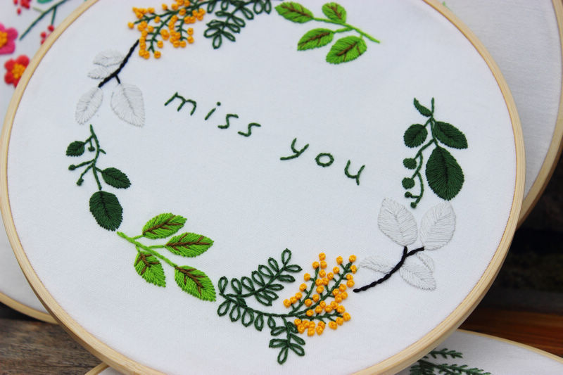 Ventas directas de la fábrica cuatro estaciones Primavera Verano otoño tela hecha a mano DIY principiante bordado europeo flores y plantas paquete material kit costura