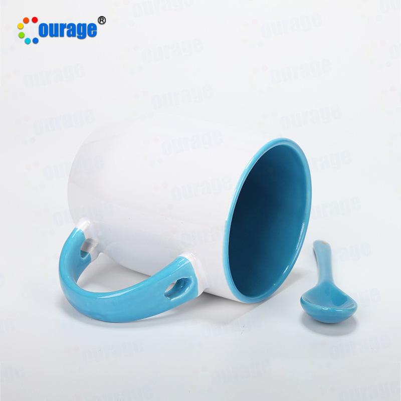 Impresión de transferencia térmica color interior tapón taza de fábrica al por mayor en blanco recubierto taza sublimación Taza de cerámica con cuchara