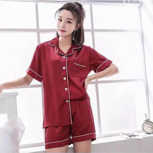 En stock pijamas de seda artificial de las mujeres de verano de manga corta de seda sexy ropa de casa delgada de dos piezas de seda de hielo pantalones cortos traje