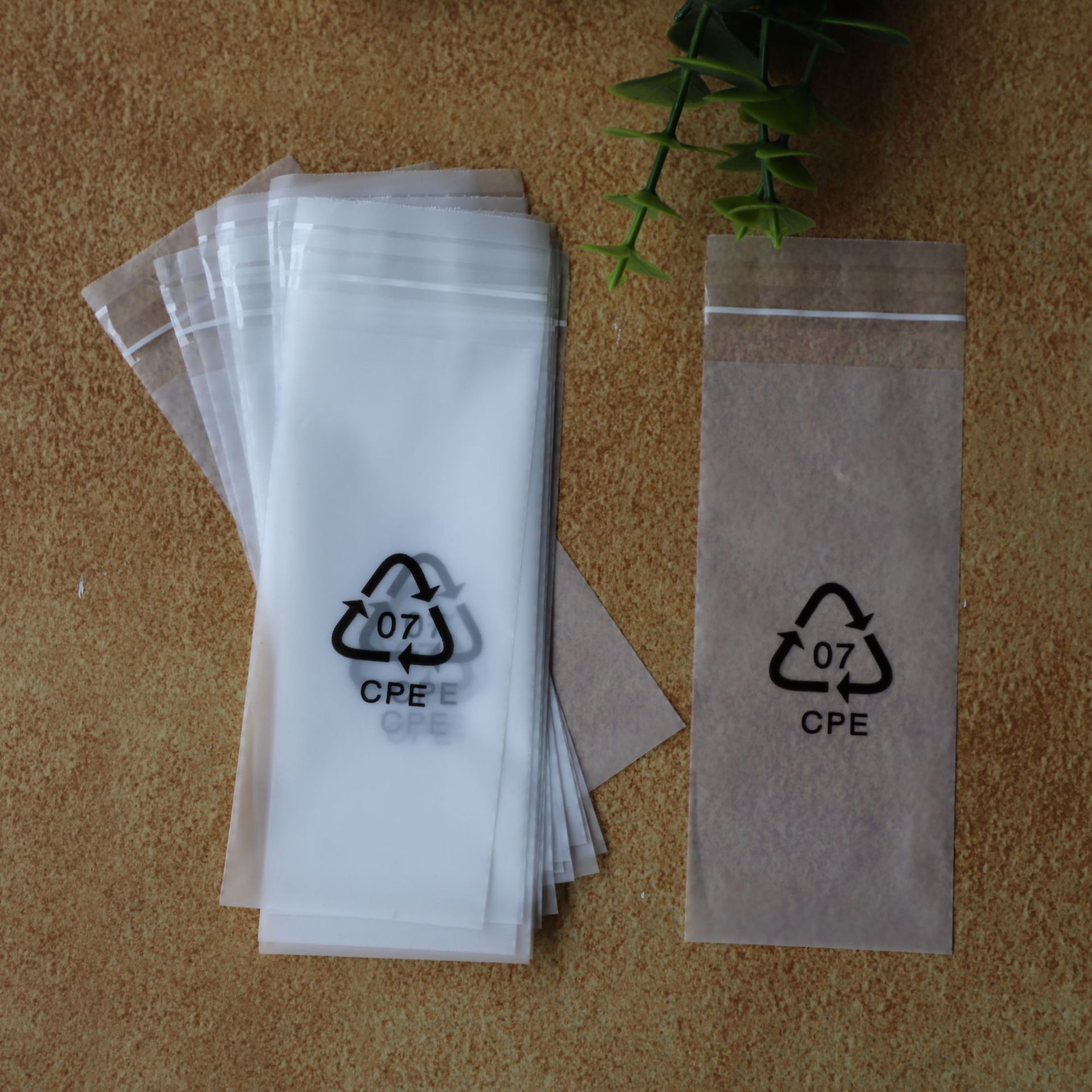 供应汽车手机支架防尘包装袋现货磨砂半透明CPE不干胶手机壳胶袋