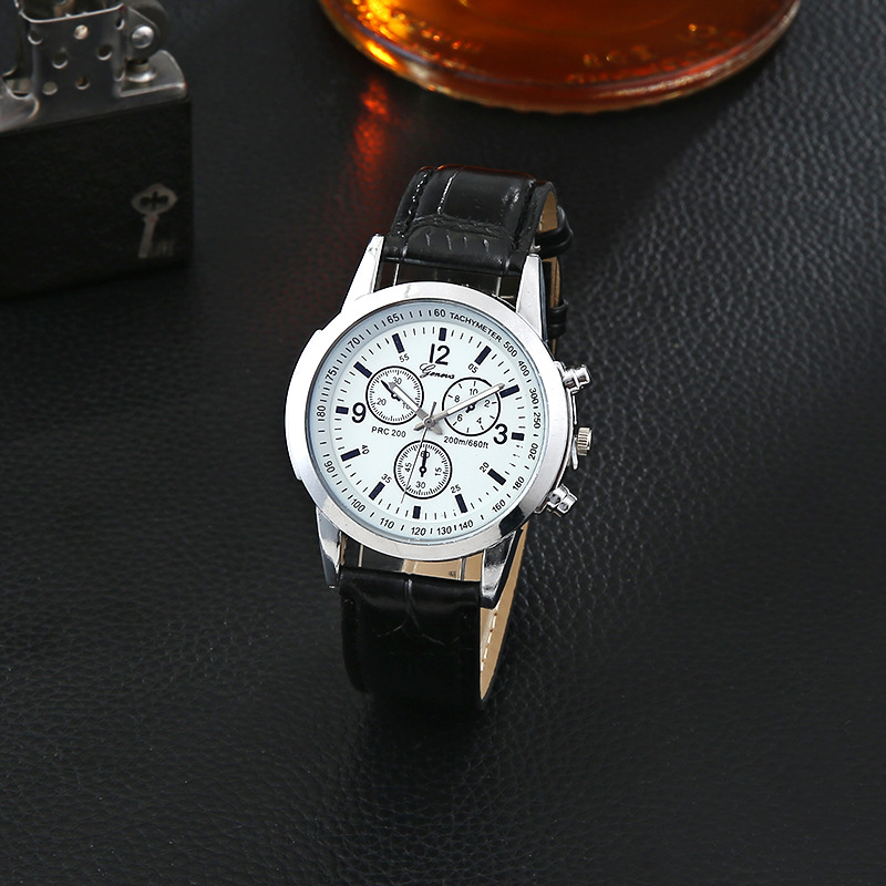 Reloj clásico de cristal de luz azul popular reloj de los hombres de moda de gama alta reloj de la correa del dial del tres-ojo en la acción al por mayor
