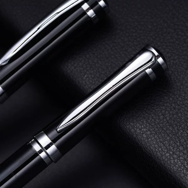 Source Manufacturer Fashion Business Neutral Metal Signature Pen Triangular White Ballpoint Pen Customized Corporate Logo