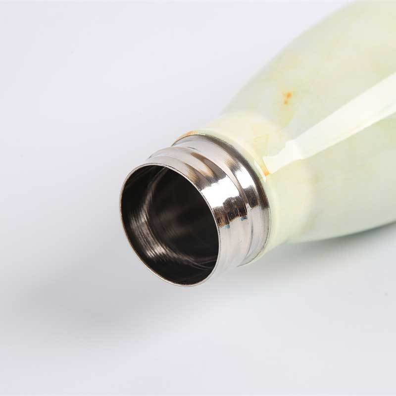 Venta al por mayor de la fábrica de acero inoxidable botella de Coca-Cola deportes termo taza de doble capa de aislamiento térmico de moda de regalo de publicidad Copa puesto de suministro