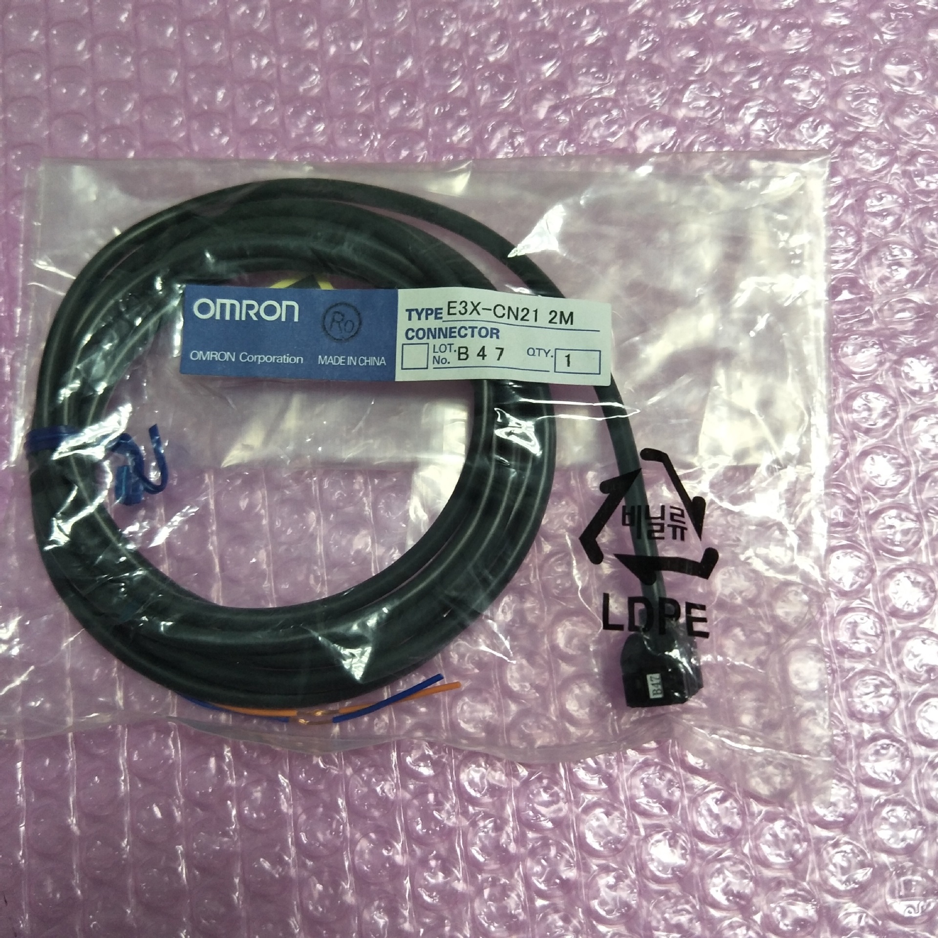 欧姆龙E3X-CN21光纤放大器连接线缆全新原装正品 现货