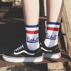 韓國情侶潮牌字母原宿風中筒滑板襪 條紋兩槓運動棒球男女襪子