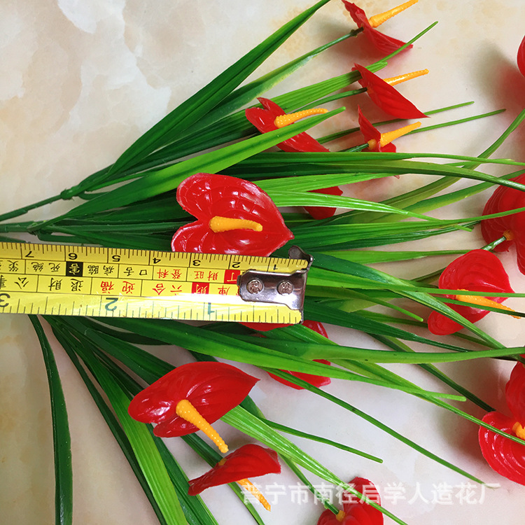 Suministro directo de fábrica decoración de plantas artificiales palma roja falsa planta verde plástico flor falsa mesa de comedor interior Pantalla de escritorio Flor al por mayor