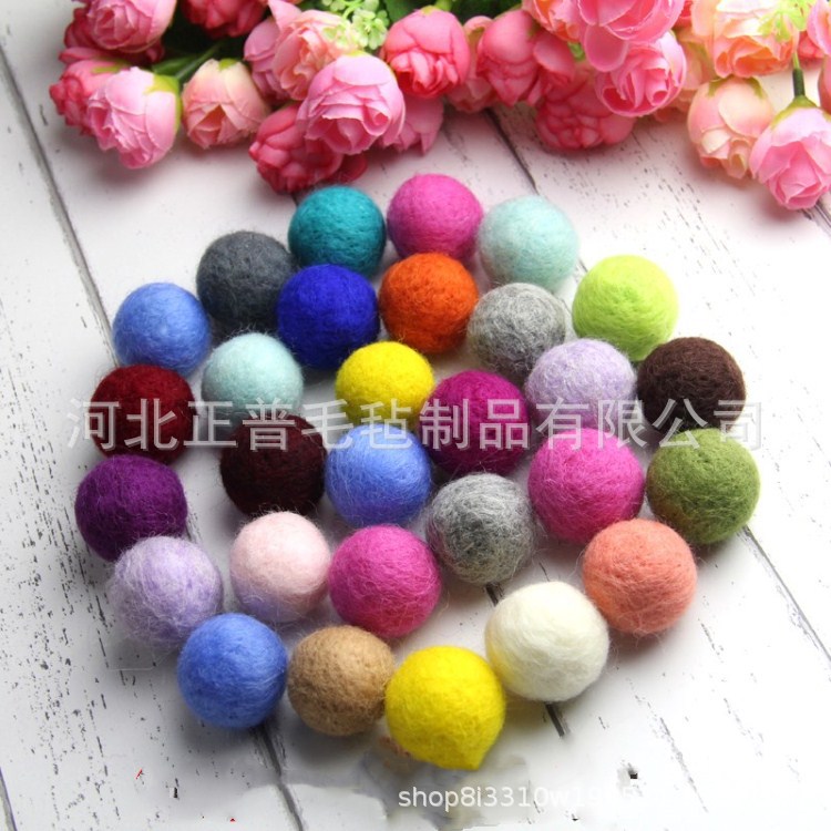 供应彩色毛毡球 服装用羊毛毡球  支持制作各种样式制作