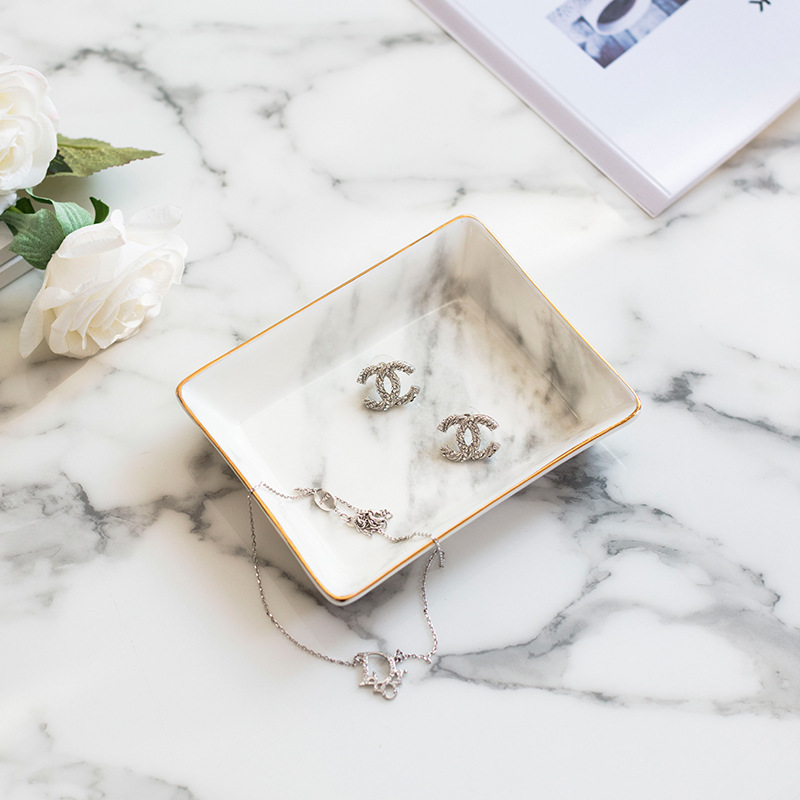 メーカー卸売りの流れ北欧風大理石紋描金辺陶磁器アクセサリー盤デスクトップ化粧品収納盤