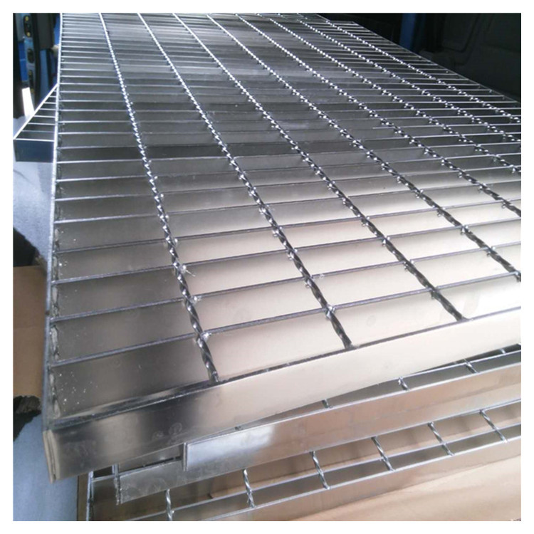 厂家生产格栅板镀锌踏步钢格板水电站平台型踏步板价格优惠货期准