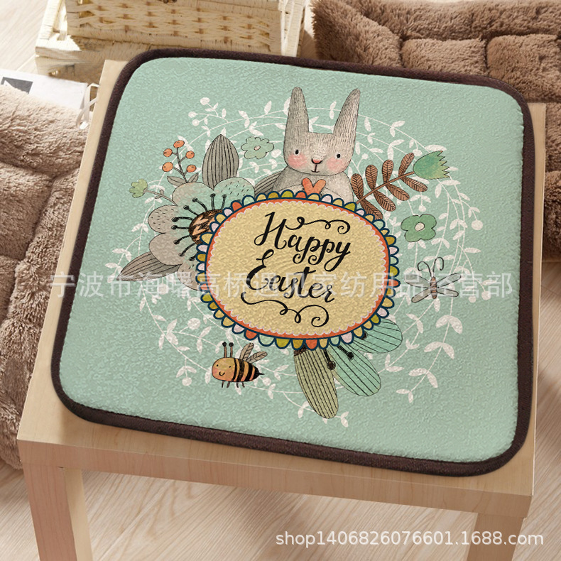 Кролик, шелковая подушка, пчела