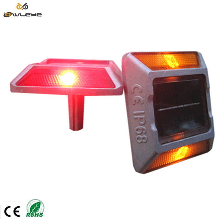 太阳能猫眼路钉，用于路面起安全诱导作用，太阳能突起路标