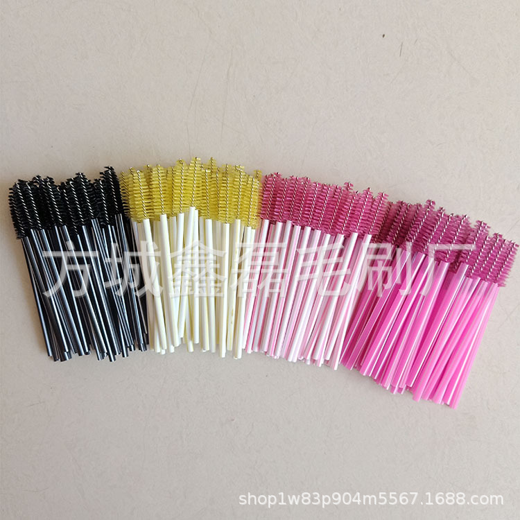 Disposable two-color brush for eyelashes