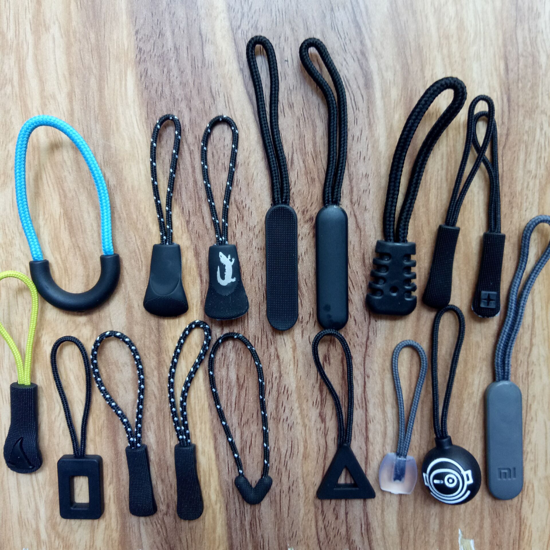 （工厂旗舰店）厂家直销质量保证价格优惠注塑塑胶拉头 低价促销