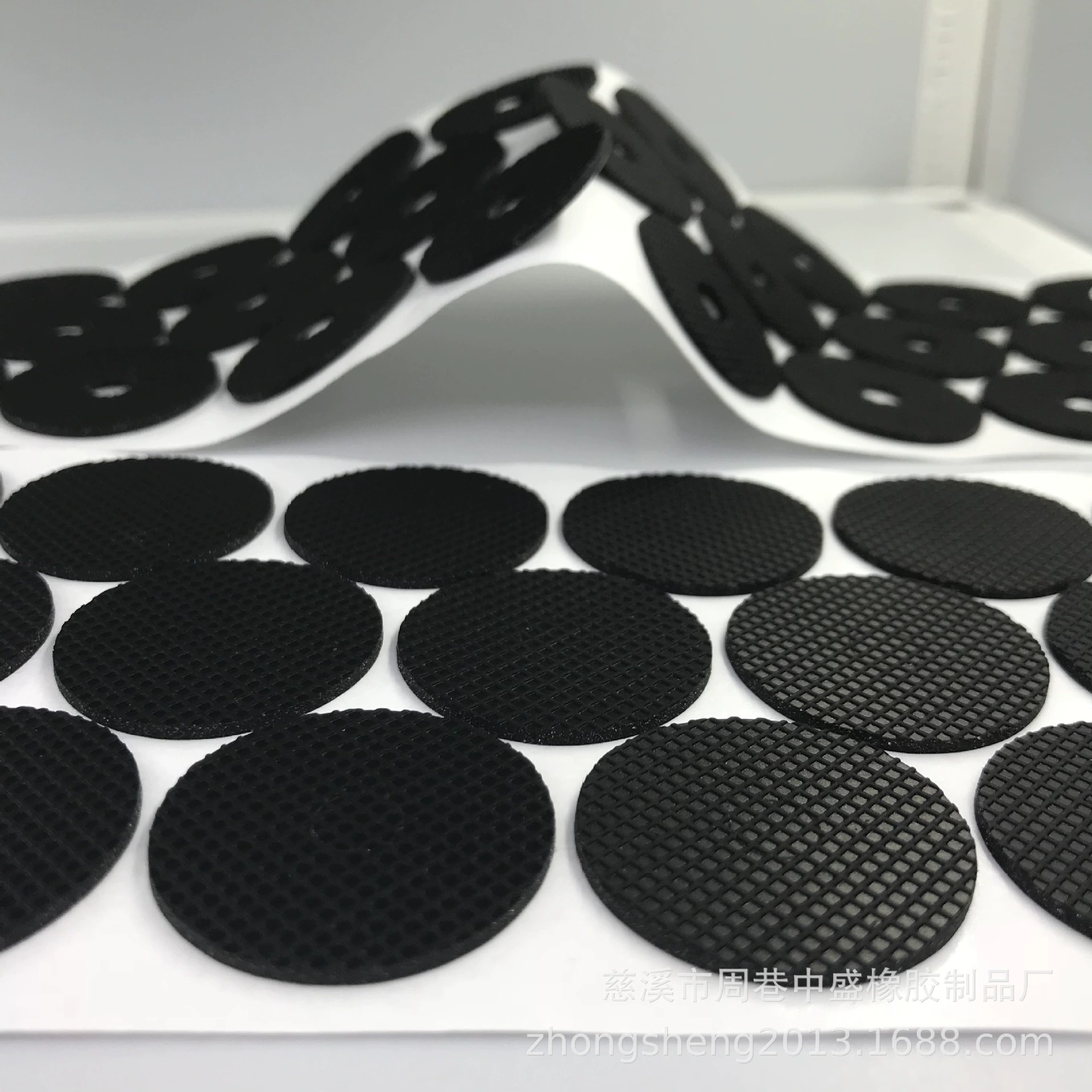 Черные односторонние самоклеящиеся резиновые прокладки с сетчатым рисунком, экологически чистые силиконовые резиновые прокладки, амортизирующие резиновые кольца, большой объем, выгодная цена, мягкая резина, ударопрочные.
