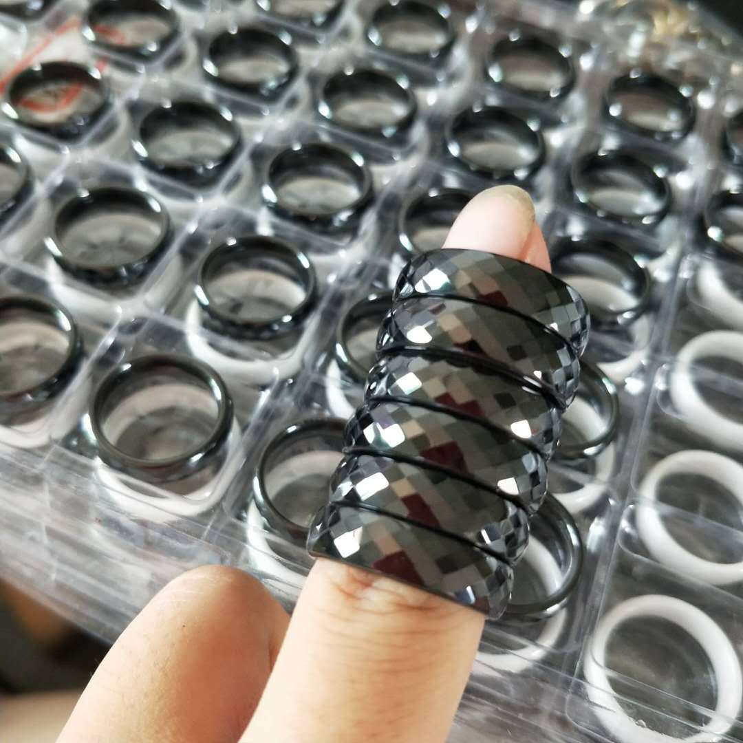 Anillo de cerámica 6mm4mm diamante facetado anillo de cerámica anillo de circonio blanco y negro en stock al por mayor