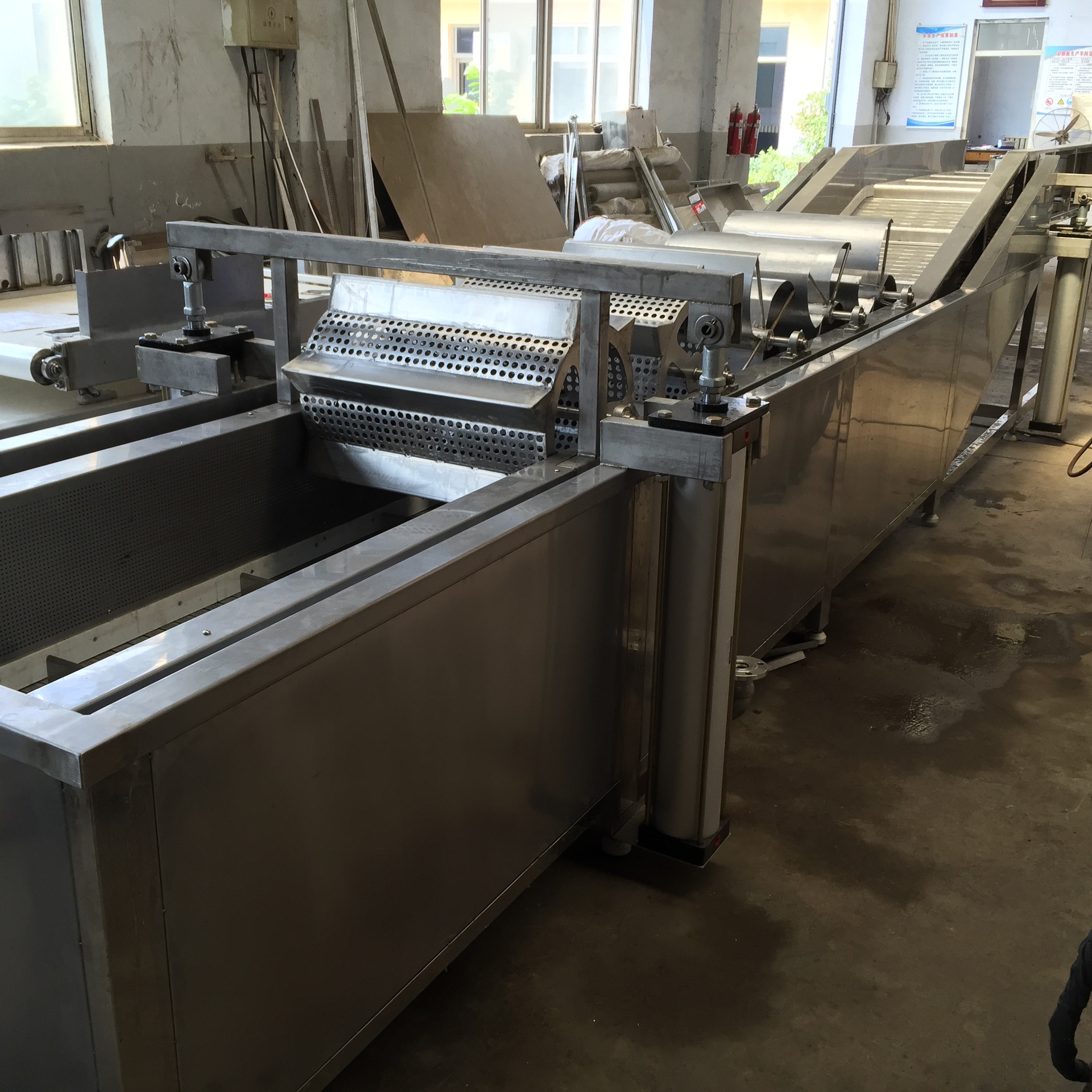 多功能蔬菜清洗设备 全自动山药专业清洗机大小型果蔬清洗机