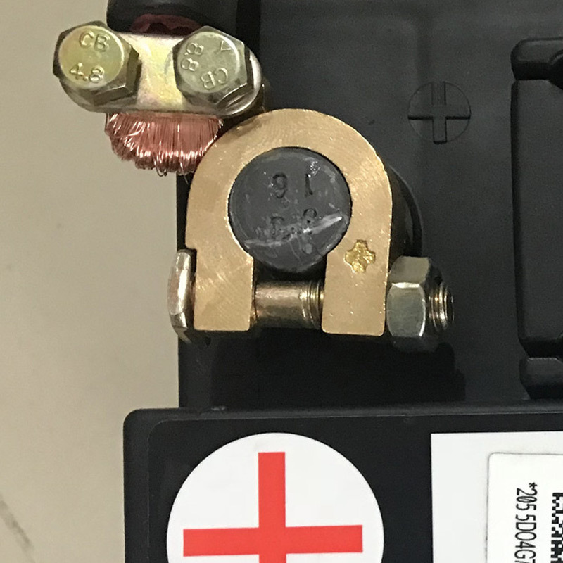 Clip de batería de cobre puro cabeza de pila de la batería del coche engrosada terminal de cableado de la batería Chuck batería columna conector clip