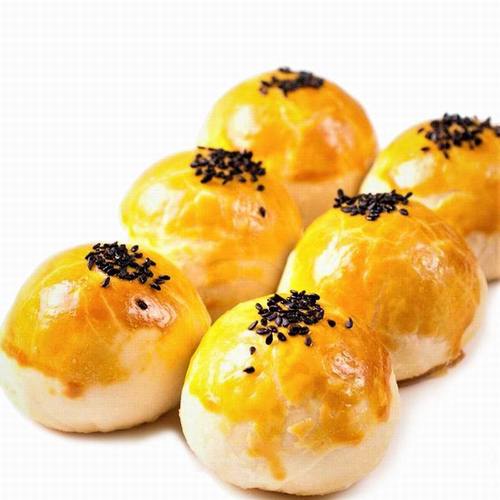 Handmade Pastries Red Bean and Egg Yolk Pastry with Whole Salted Duck Egg Yolk 70g Individually Packaged Snack Wholesale