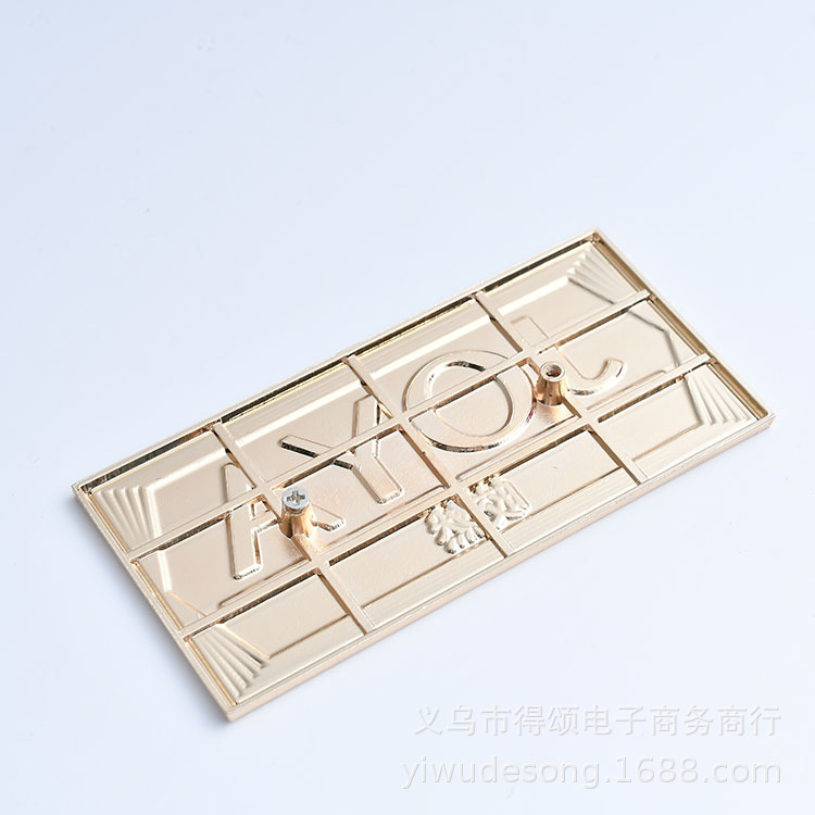 金属标牌锌合金烤漆加工机械标志五金车标带螺丝滴油logo商标铭牌