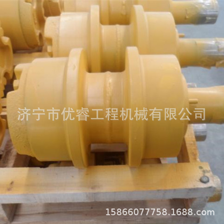 工程机械配件四轮一带 SD32推土机托轮 底盘件