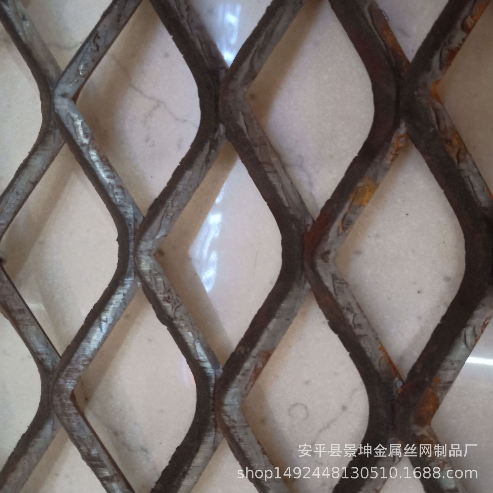 钢板网菱形钢板网不锈钢镀锌网防盗网防护网菱形铁丝网