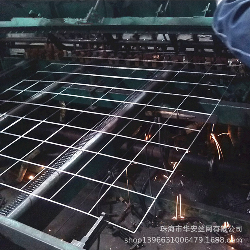 建筑网片镀锌钢丝网地热网片钢筋网片焊接铁丝网黑片4mm粗格子网