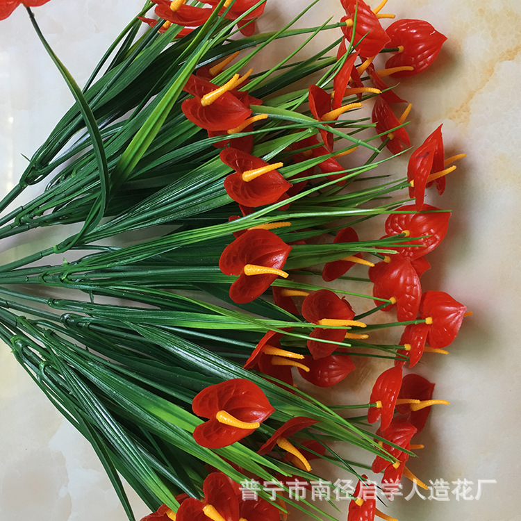 Suministro directo de fábrica decoración de plantas artificiales palma roja falsa planta verde plástico flor falsa mesa de comedor interior Pantalla de escritorio Flor al por mayor