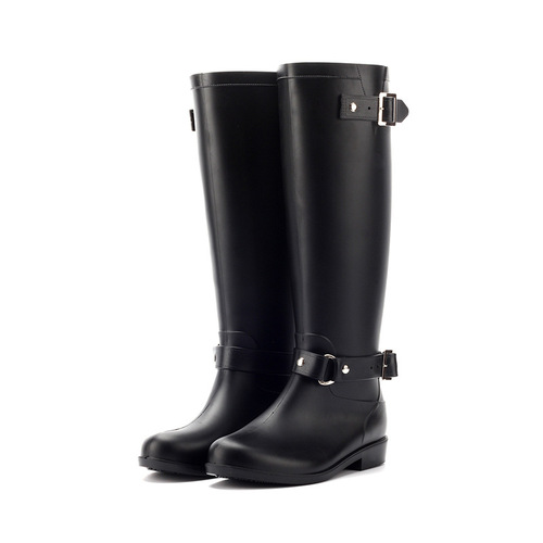 Stylish high-top rain boots with buckle and red zipper, Korean-style women's waterproof Martin boots, rain shoes, snow boots, and biker boots.