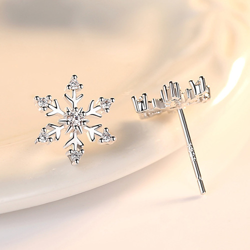 Internet celebrity live broadcast zircon snowflake earrings women's ear jewelry with sweet temperament Korean earrings manufacturer wholesale