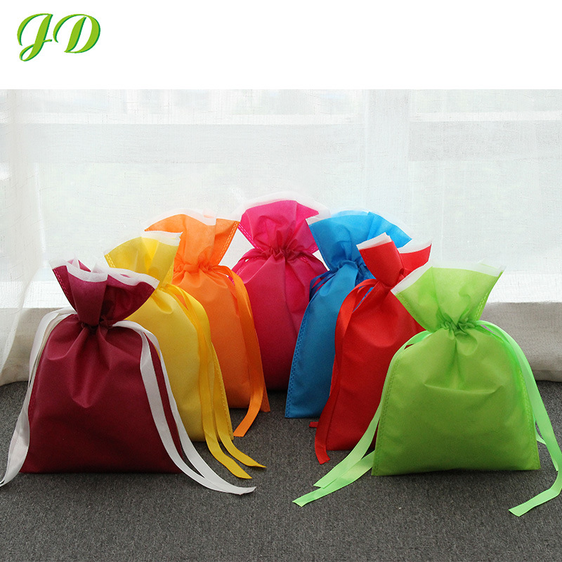 Multi-Color caramelo en blanco embalaje bolsa de cordón en stock cordón pequeño bolso de regalo no tejido bolso de lazo al por mayor