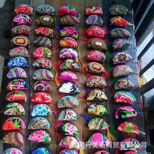 New ethnic style key bag hand bag embroidery flower bag hand bag hand bag dumpling shaped small bag convenient wholesale