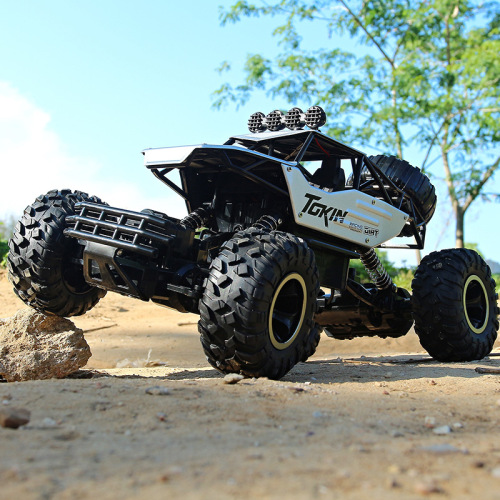 Extra large alloy climbing car mountain Bigfoot four-wheel drive remote control toy model off-road vehicle children's remote control car