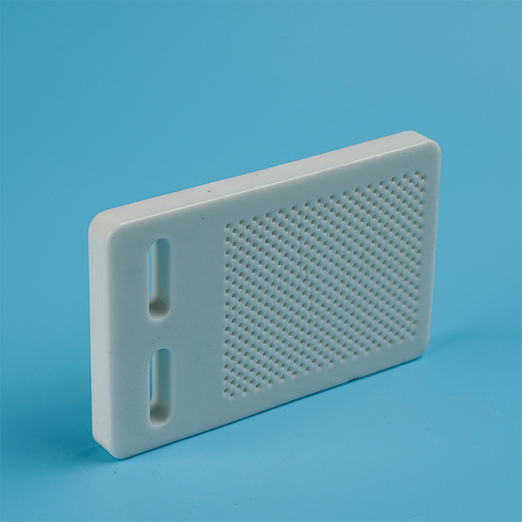 厂家供应氧化铝陶瓷板 绝缘陶瓷垫片 99瓷 工业陶瓷件 多孔陶瓷片