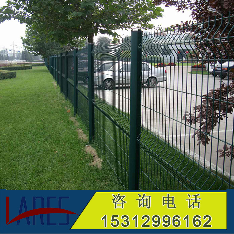 工厂直送喷塑护栏网 铁路防护网 三角折弯隔离网 铁丝围网