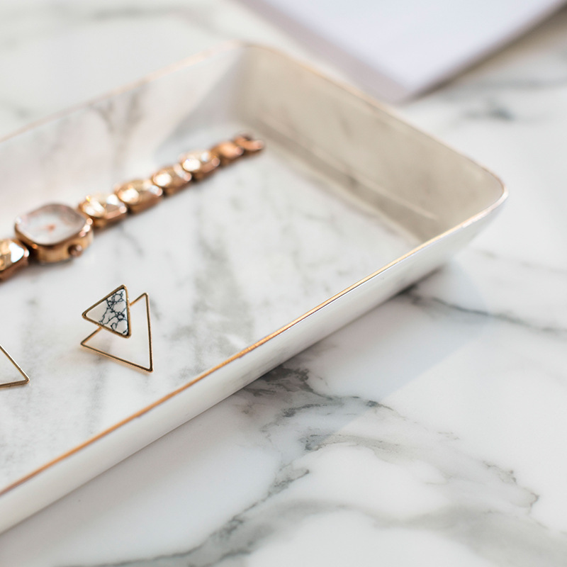 メーカー卸売りの流れ北欧風大理石紋描金辺陶磁器アクセサリー盤デスクトップ化粧品収納盤