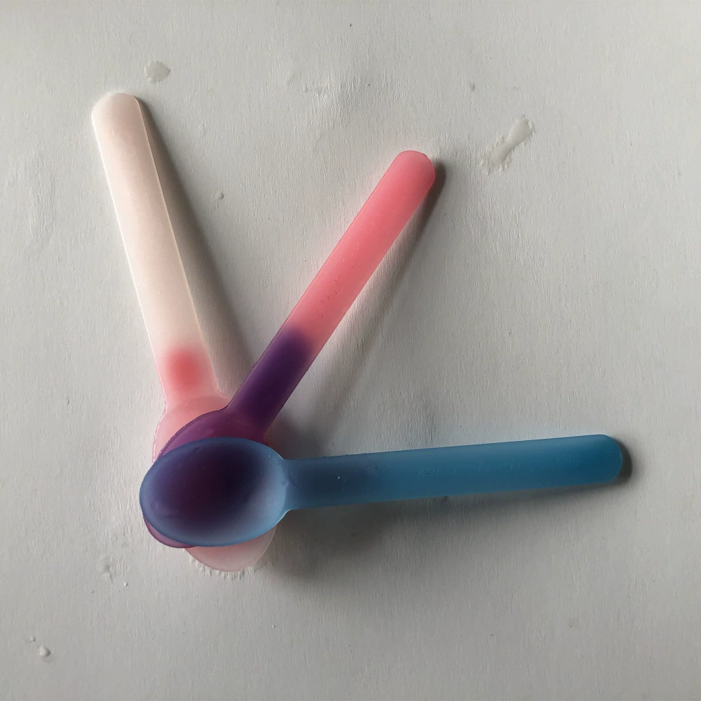 Мультфильм Медведь голова пластиковая ложка в запасе партии может быть ЛОГОТИП высокой температуры горячей смены ложкой